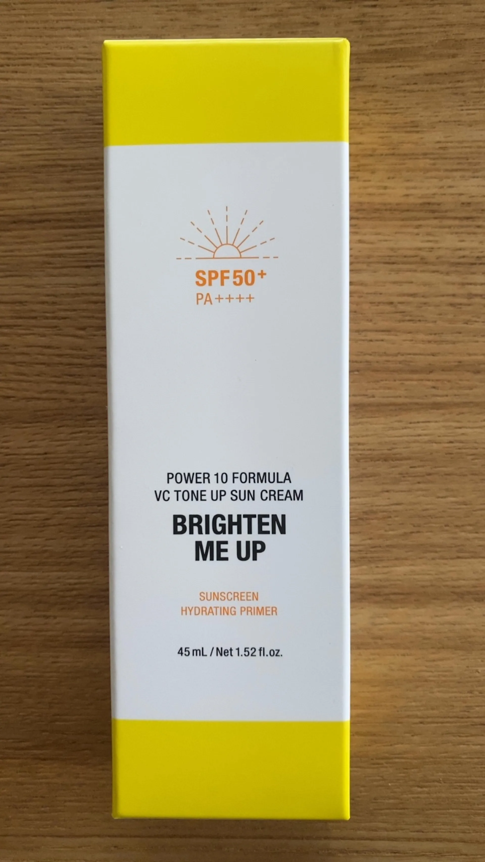 Tai „Skin Power 10 Formula VC Tone Up Sun Cream Brighten Me Up SPF 50+ PA++++“, 1 nuotrauka iš 6