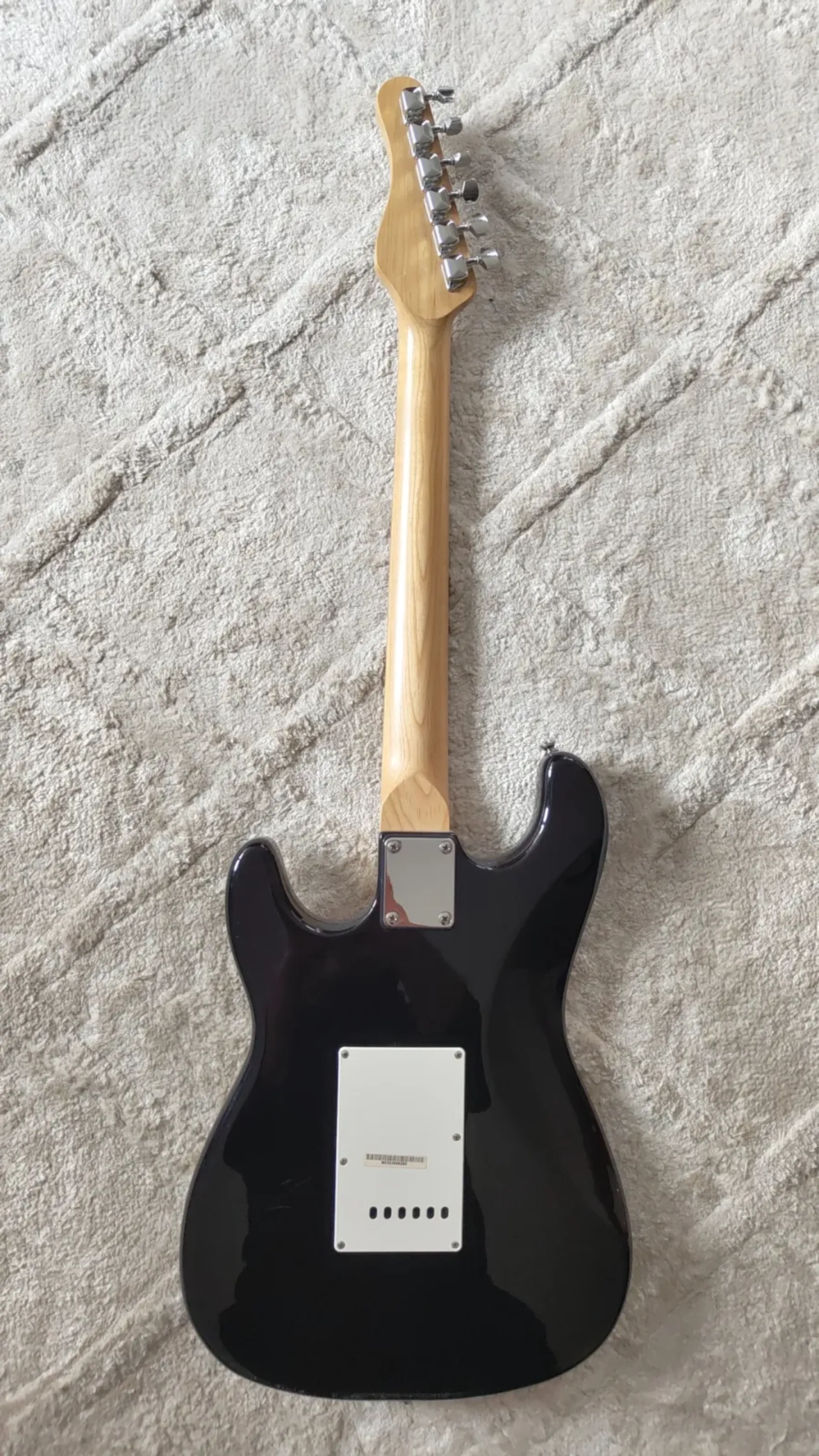 Электрогитара Behringer в стиле Strat, черная