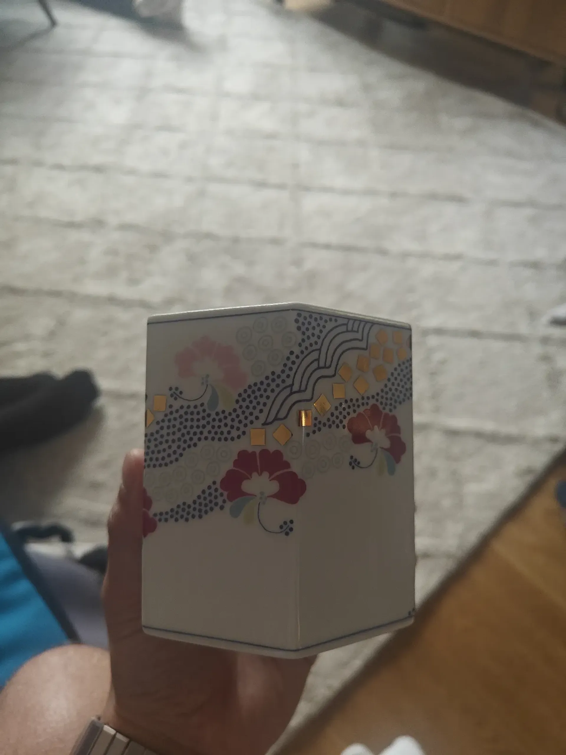 Фарфоровая шкатулка B&O с цветочным узором