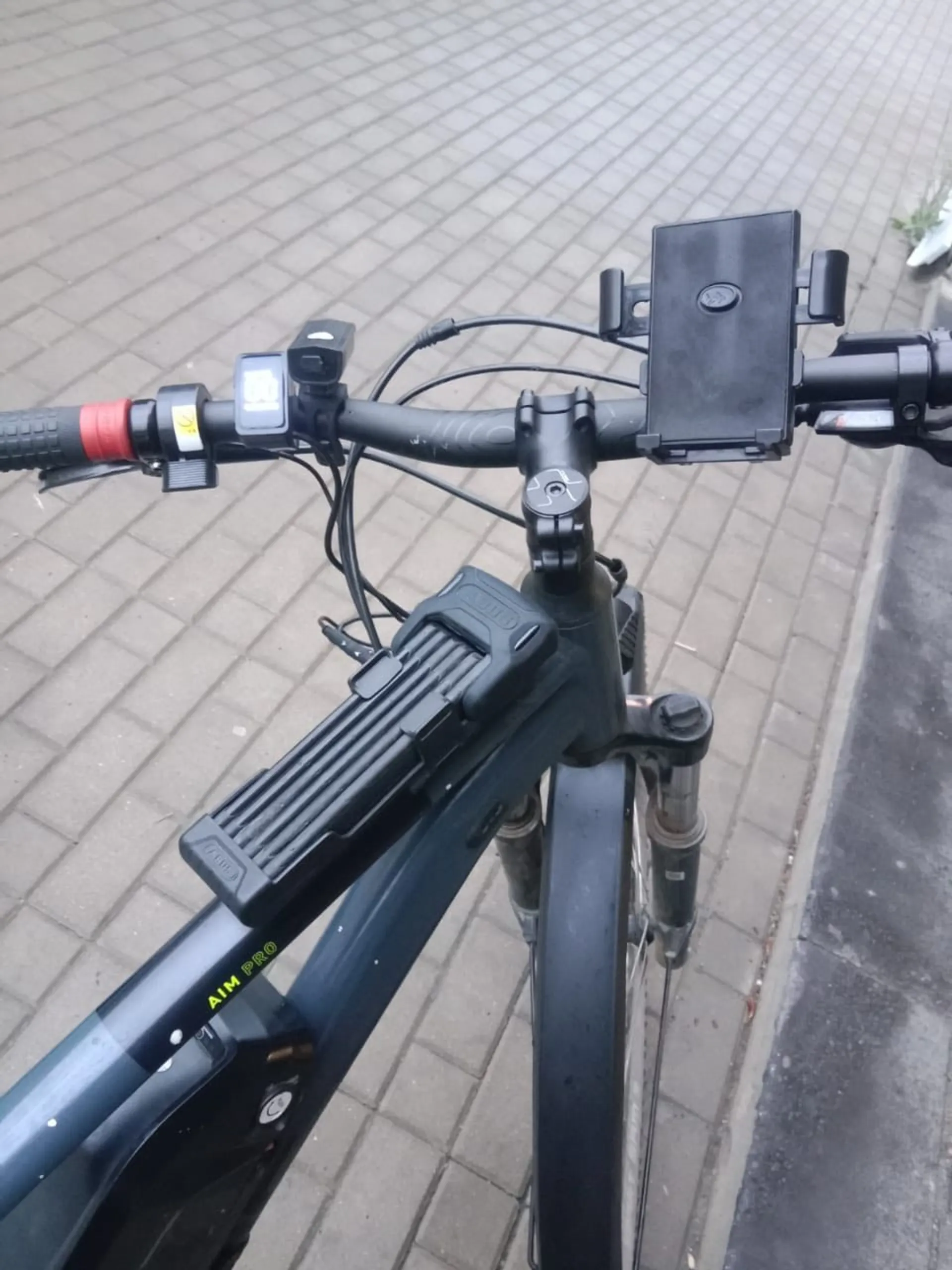Электровелосипед Cube Aim Pro с аккумулятором и аксессуарами, фото 1 из 6